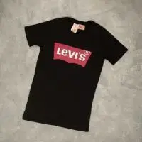 remera levi's classic negra
